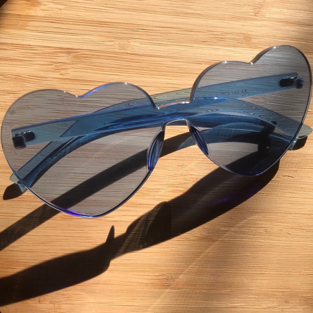 Blu hearts shades